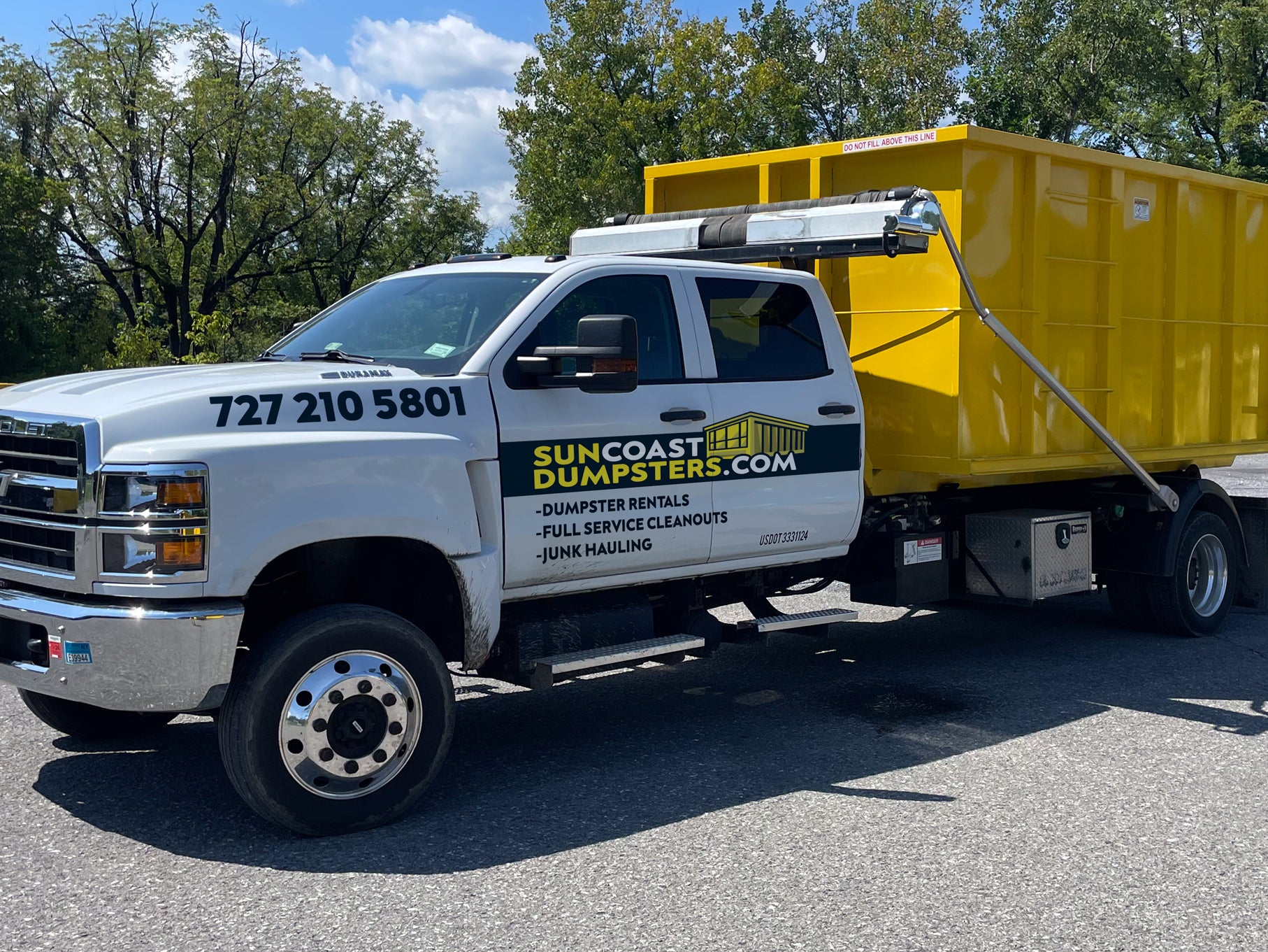 Suncoast Dumpster Rentals' Truck Carrying a 20 Yard Roll-Off Dumpster in Pinellas County, FL